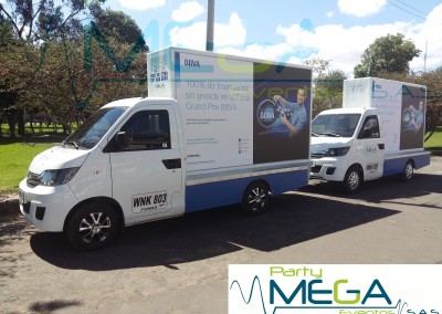 Publicidad para promocionar creditos  Carro valla party mega eventos bancos  BBVA