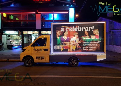 Party Mega Eventos iluminacion Carro Valla nocturno